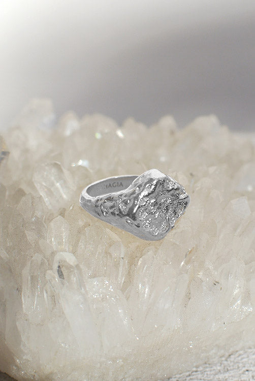 Amelia Ring