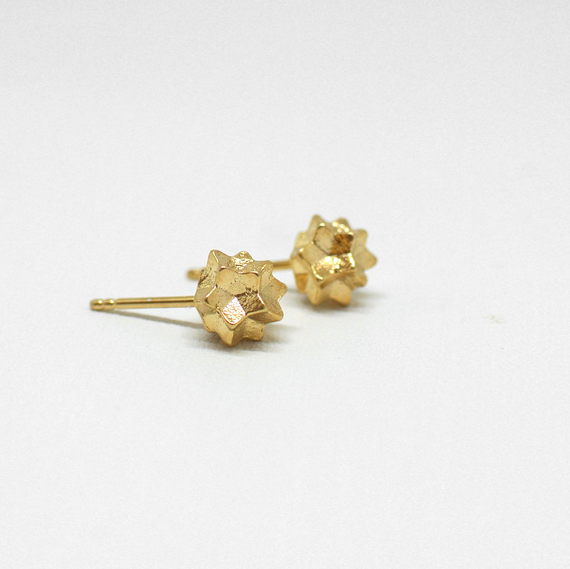 Gama Studs