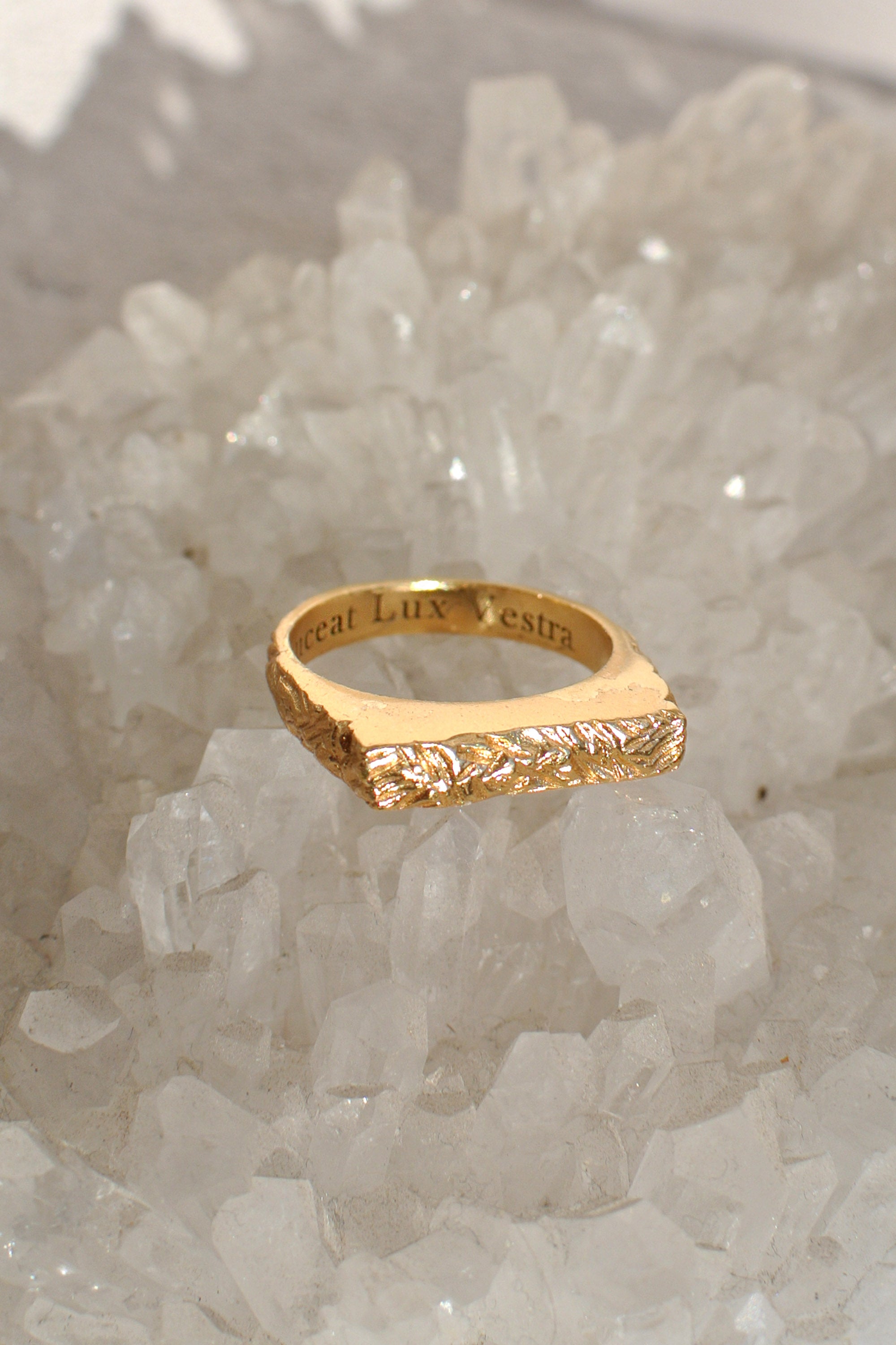 Umbra Ring