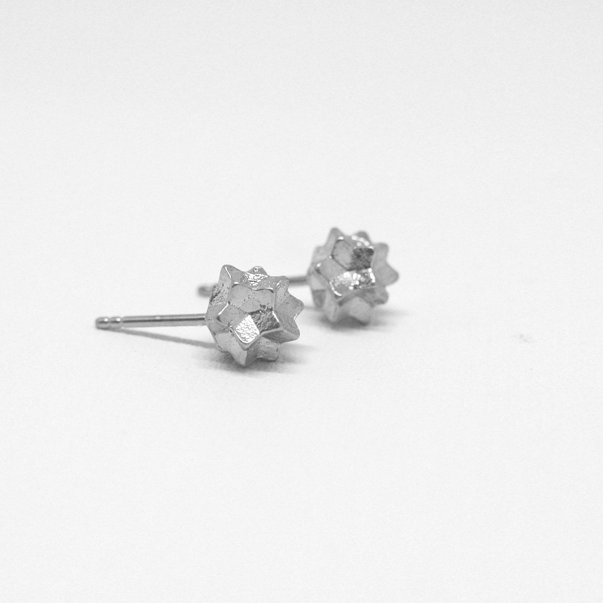 Gama Studs